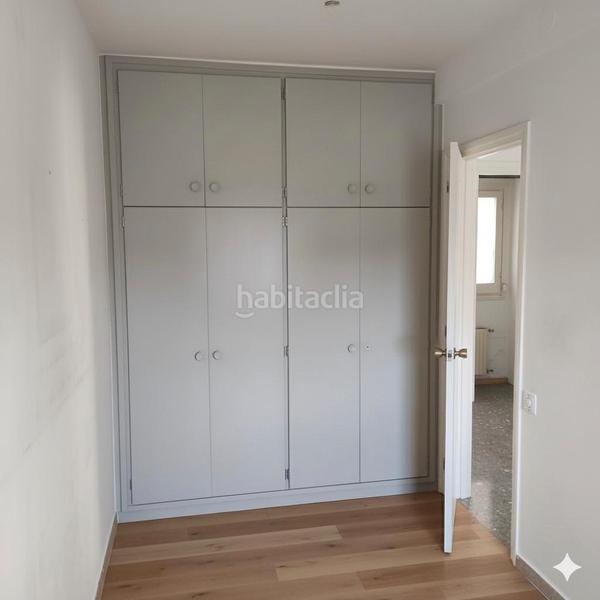 Foto 4b8f6654-5942-4447-ae63-d3fe58f186fe. Pis amb xemeneia calefacció a Centre Granollers