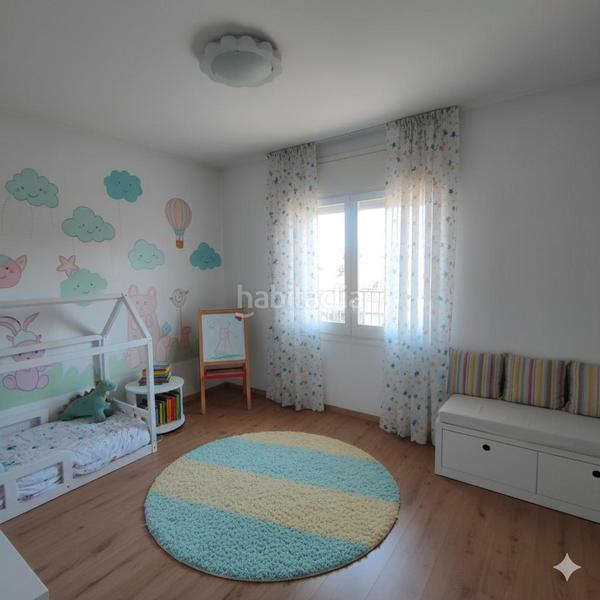 Foto 77a2207e-feea-4e86-aaf0-7d5463f5438c. Pis amb xemeneia calefacció a Centre Granollers