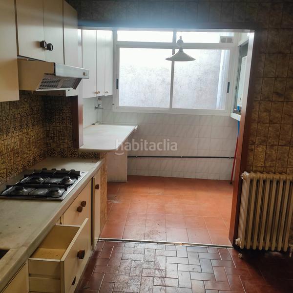 Foto a67833cc-4ad6-4423-a3f5-15d606527bc9. Pis amb xemeneia calefacció a Centre Granollers