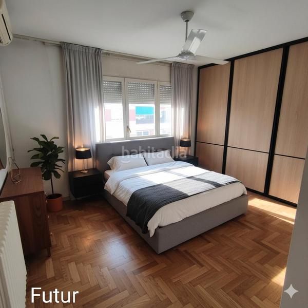 Foto a7f044e2-649a-4018-9fd9-73c23bcc63e4. Pis amb xemeneia calefacció a Centre Granollers