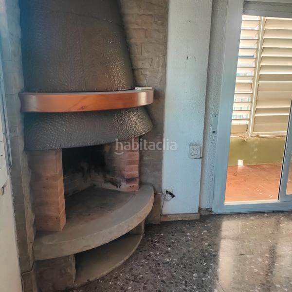Foto ad95371d-ce91-4367-8174-9bd651429a8f. Pis amb xemeneia calefacció a Centre Granollers
