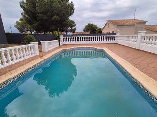 Chalet in Roda de Barà. Espectacular chalet en zona residencial.