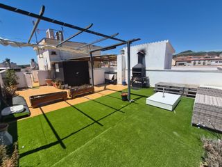 Etagenwohnung  Carrer miramar 25. Piso en el centro del pueblo con gran solarium.