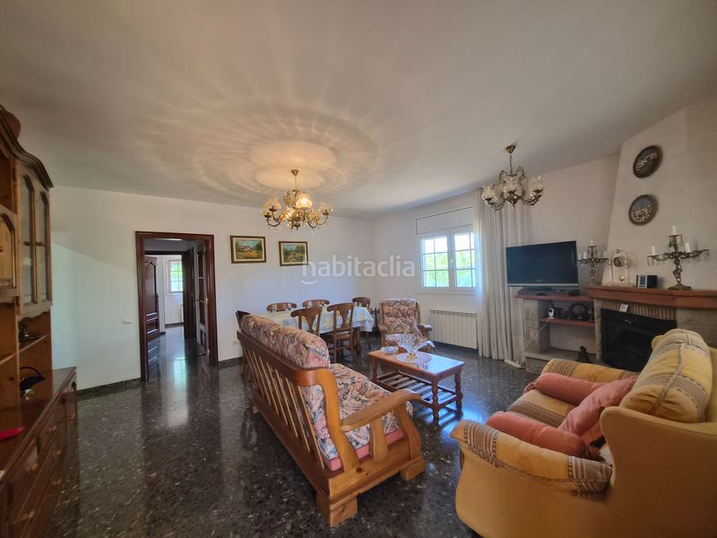 Foto 4f922eb0-84e0-4fc5-a08e-b9fe2c903c41. Chalet with fireplace heating parking in Creixell