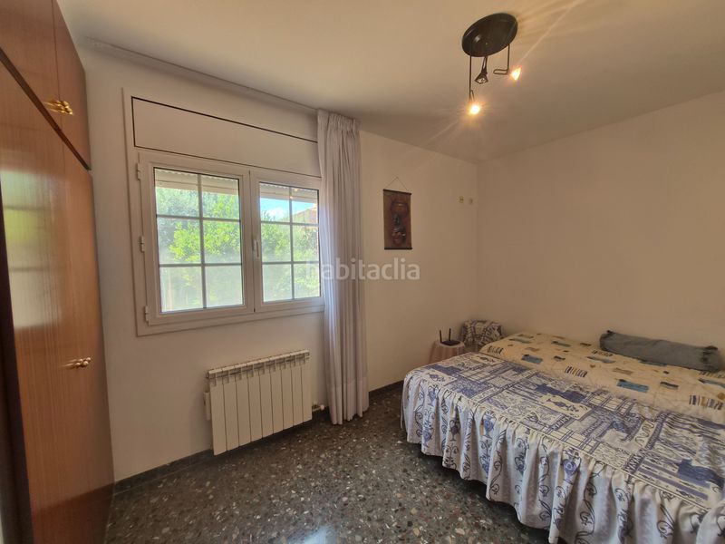 Foto ac5a3422-2fb4-45b9-832e-7ea04c2c248c. Chalet with fireplace heating parking in Creixell