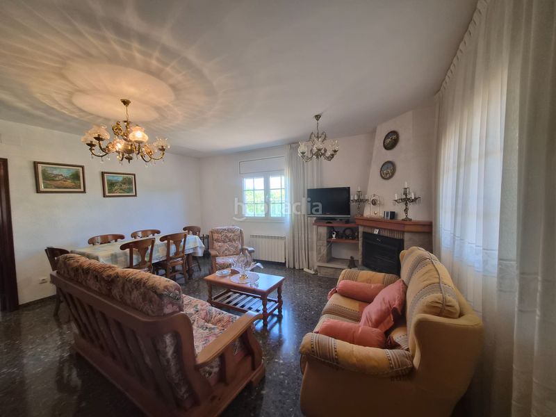 Foto ffdbe9cf-9734-433d-bf61-881e4a93c6a2. Chalet with fireplace heating parking in Creixell