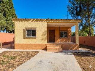 Haus in Urbanizaciones. Chalet independiente con piscina en el verger de sant miquel de