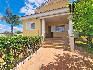 Haus en La Conarda. Chalet independiente con piscina en maravisa