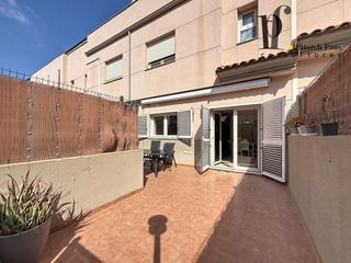 Reihenhaus  De los tulipans. Espectacular adosado de 4 hab. con buhardilla, terraza y piscina