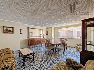 Casa en Benaguasil. Casa singular en benaguasil con 2 hogares en uno y espacio para