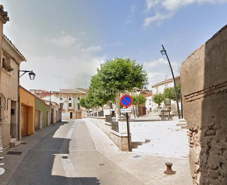 Foto b0576693-325f-46e7-90e7-395f329a3f08. Parking coche en Calahorra