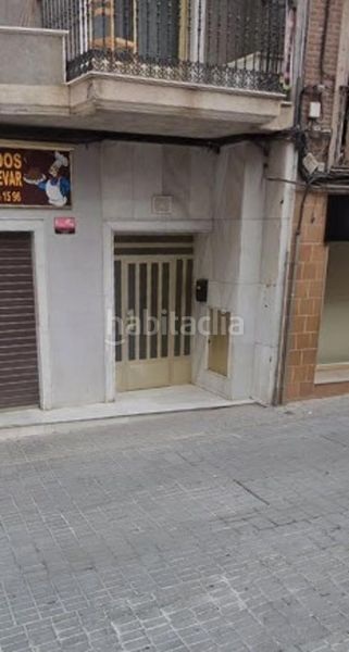 Foto f0ef9f23-dce3-4da8-8e80-f42ad7c9b216. Aparcament cotxe a Yecla