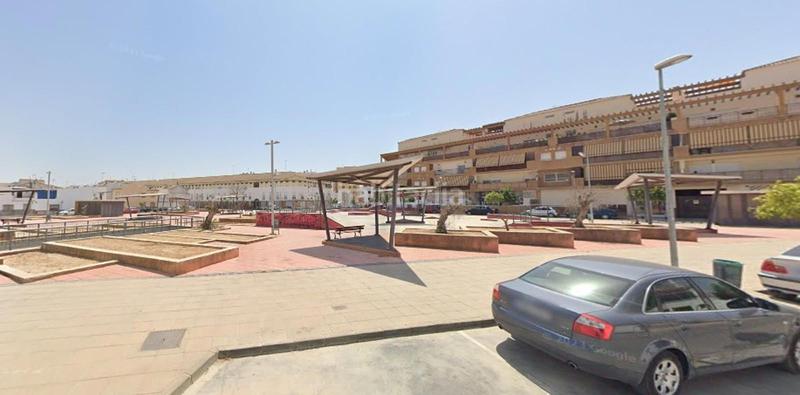 Foto f65c7f59-cb51-4a85-9ab2-ebc118c7604e. Parking coche en puente genil en Población de Arroyo