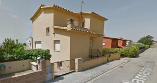 Chalet  Ramon muntaner. En torroella de montgrí
