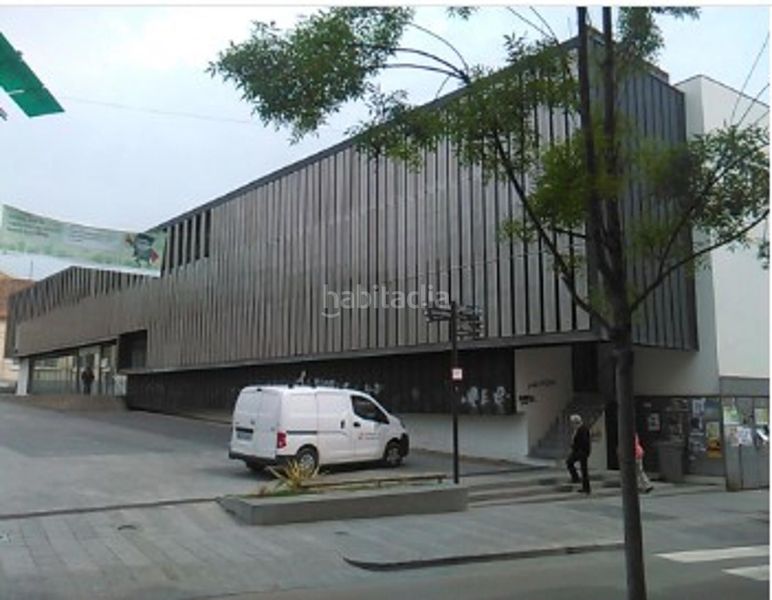 Foto e2513958-74d2-4d77-999e-f674e2ba77ed. Aparcament cotxe a Población de Arroyo