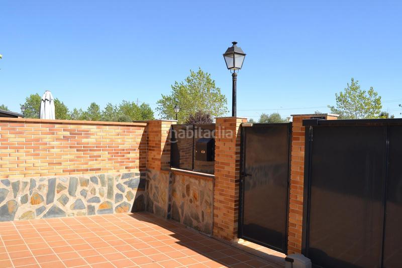 Foto 41181280-009f-459c-a55e-47c2a78d109b. Reihenhaus mit parking pool in Torrejón de la Calzada