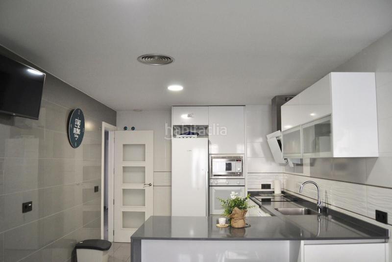 Foto c335e5a2-953b-4fe6-a0ef-f9aa9de1d729. Reihenhaus mit parking pool in Torrejón de la Calzada