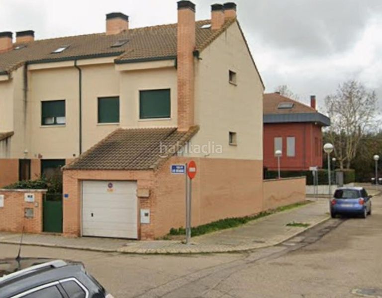Foto 5ef28888-19a0-4fd6-9fa4-086385db99ea. Casa adossada amb aparcament a Población de Arroyo