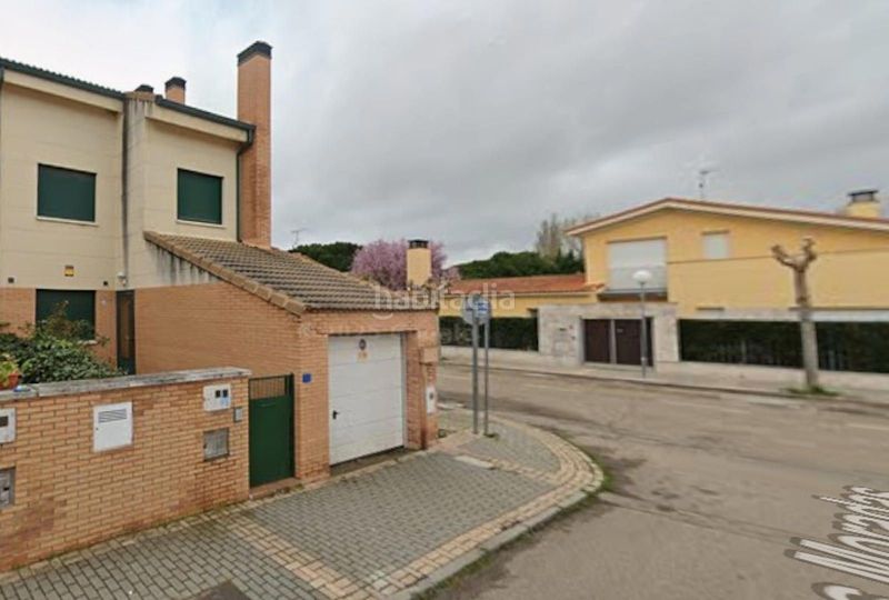 Foto a1711ff3-11c2-4ed6-92e3-d05f0a50ff61. Casa adossada amb aparcament a Población de Arroyo
