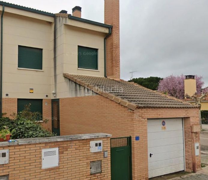 Foto e2c1645b-325e-44b0-a612-f48c99f06ac5. Casa adossada amb aparcament a Población de Arroyo