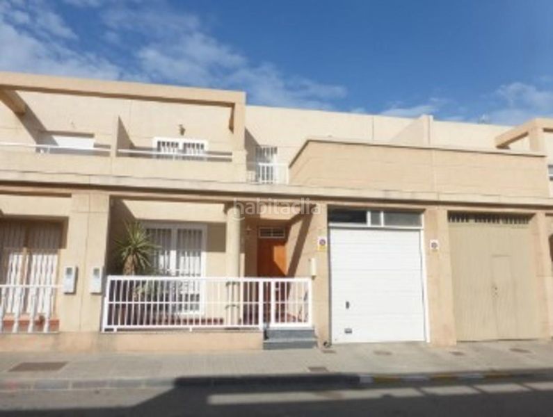 Foto acc78cbd-7cde-4862-a976-30dc9a44b18a. Casa adossada amb aparcament a Población de Arroyo