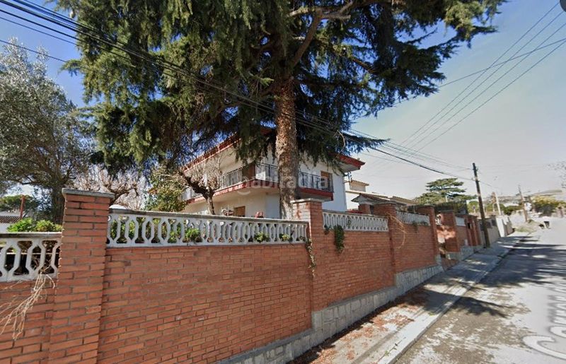Foto 768ec799-3884-4fe1-8426-7aa0f69fb7e0. Casa adossada amb aparcament a Lliçà d´Amunt