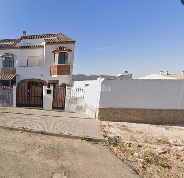 Foto e7bc9369-c708-4dba-be7c-f2edd33d67fa. Casa adossada a Sierra de Yeguas