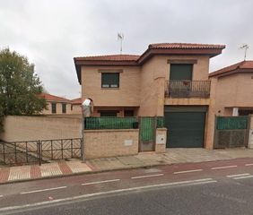 Casa adossada  Espartero. En mora