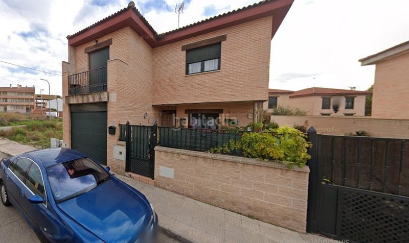Foto d2ed6d4d-72cf-4cef-84b0-08a9e87e5294. Casa adossada amb aparcament a Mora