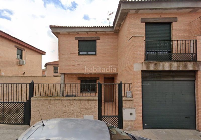 Foto e00dfa41-c856-45df-85ed-5d03709ef924. Casa adossada amb aparcament a Mora