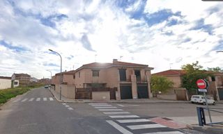 Casa adossada  Emilia pardo bazan. En mora