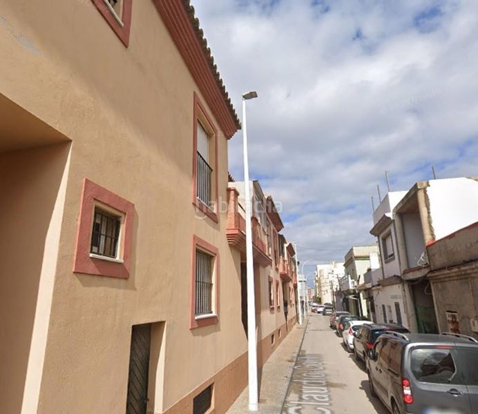 Foto c2bb2927-f06a-463c-ac87-6e3a4d6c6787. Casa adossada a Población de Arroyo