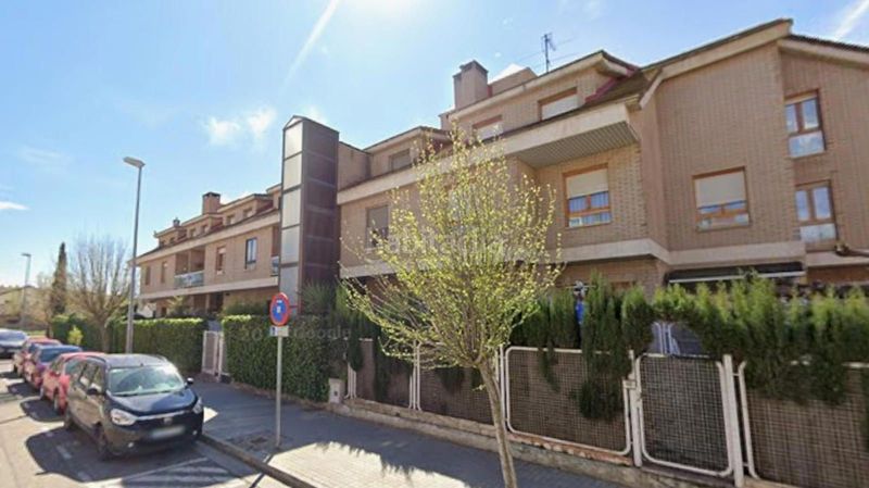 Foto 803634cc-6b8f-4fd1-b41c-c62b3f264534. Casa adosada venta sin posesión en Utebo