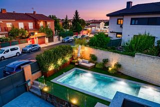 Doppelhaus  Miguel delibes. Exclusivo chalet de 287m con piscina, jardín, suite buhardilla y