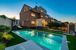 Maison jumelée  Miguel delibes. Exclusivo chalet de 287m con piscina, jardín, suite buhardilla y