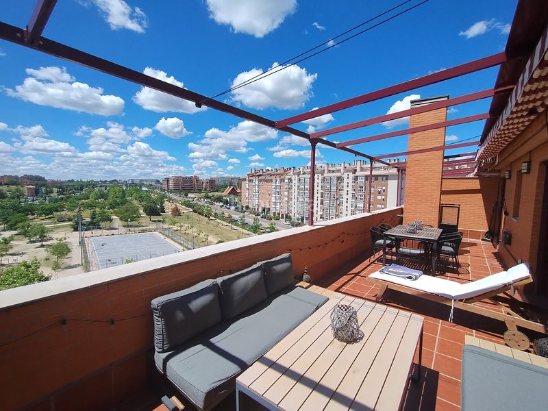 Foto a066107e-a165-44f5-a130-b19e4a8f02d4. Àtic amb piscina a Las Tablas Madrid
