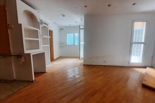 Pis  Urbanizacion nuevo versalles. Piso en loranca para reformar con gran patio!