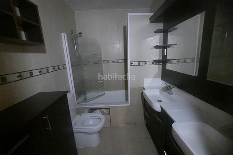 Foto 4886fd8b-97ca-49f6-b9d8-3337fc1e12c5. Piso  de tres dormitorios en buen estado en nueva Numancia! en Madrid
