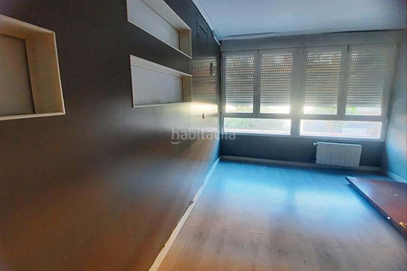 Foto 63be6e94-b475-4129-b24a-7ab344ef3d1c. Piso  de tres dormitorios en buen estado en nueva Numancia! en Madrid
