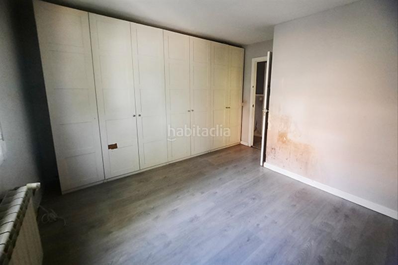 Foto 94c6720c-8db1-4fc8-86e1-f9cb0746dd87. Piso  de tres dormitorios en buen estado en nueva Numancia! en Madrid