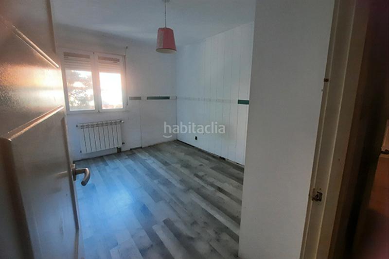 Foto a34770a5-3225-422f-b801-503ca5a3ff50. Piso  de tres dormitorios en buen estado en nueva Numancia! en Madrid