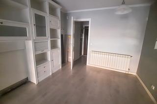 Piso  Calle de ramón pérez de ayala. Piso de tres dormitorios en buen estado en nueva numancia!