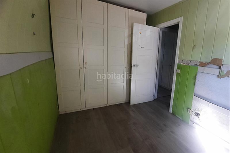 Foto e6cb50a8-bb72-464b-aae5-bbf6eaf19041. Piso  de tres dormitorios en buen estado en nueva Numancia! en Madrid