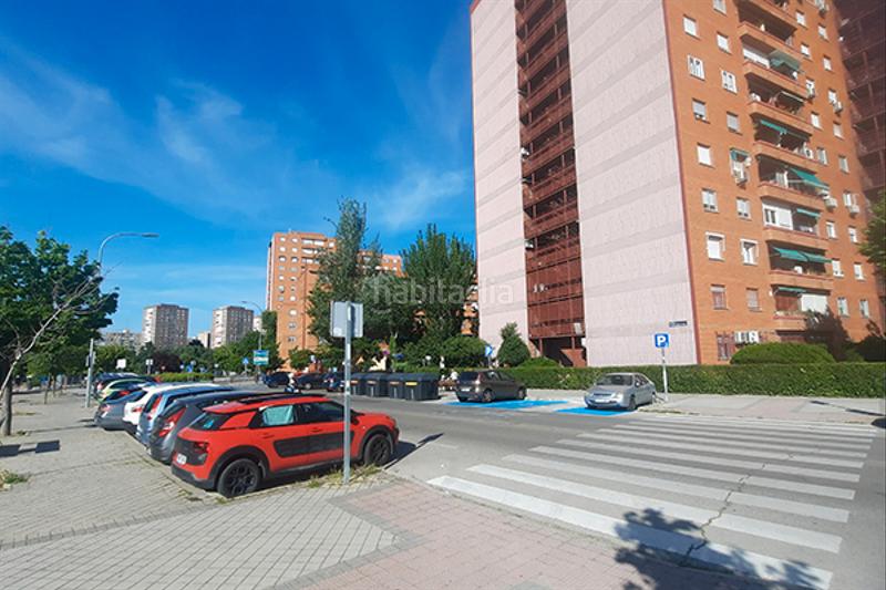 Foto fbe99de8-71fe-445f-882f-fe86d7bae378. Piso  de tres dormitorios en buen estado en nueva Numancia! en Madrid