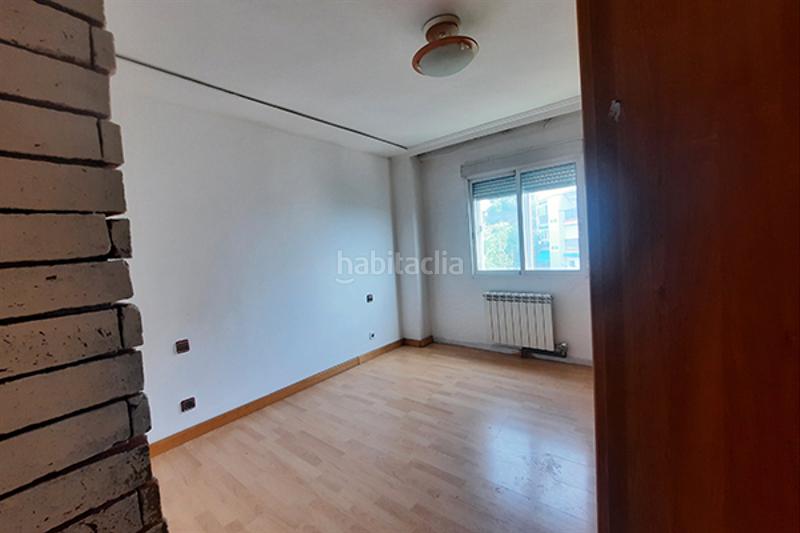 Foto 2f6fd747-8290-4d33-b7e3-d54cd9925533. Piso  de tres dormitorios con terraza en buen estado !! en Coslada