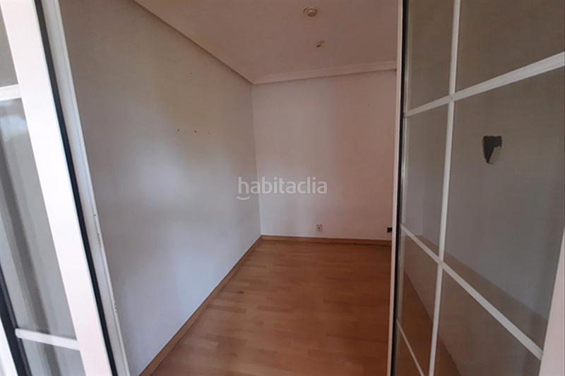 Foto 443de0bc-c5f8-46a7-bef7-90777b811e9d. Piso  de tres dormitorios con terraza en buen estado !! en Coslada