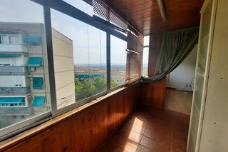 Pis  Calle florencia. Piso de tres dormitorios con terraza en buen estado en coslada!!
