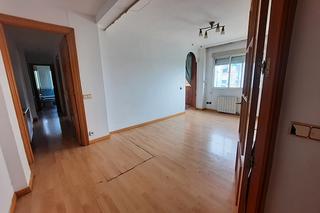 Piso  Calle florencia. Piso de tres dormitorios con terraza en buen estado en coslada!!