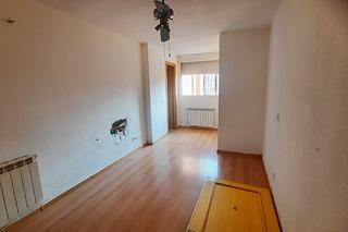 Piso  Calle riojanos. Piso de tres dormitorios en vallecas!
