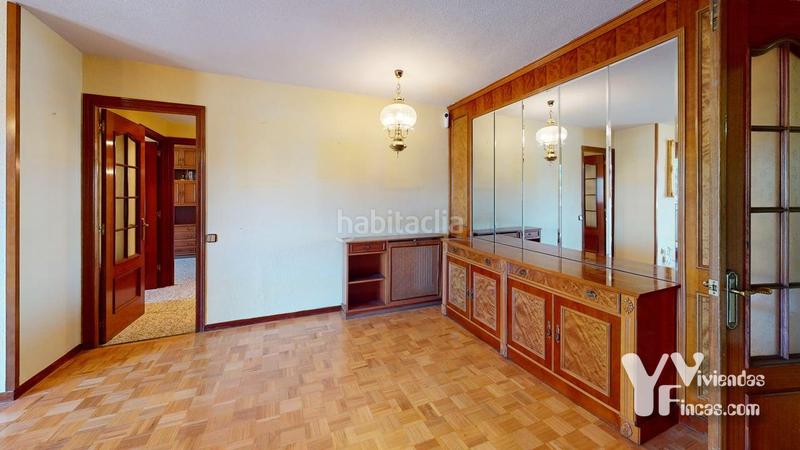 Foto b21a6c18-add6-40d8-b94d-204515f987fe. Piso en calle pizarro 34 ref.- 25008 , piso zona john deere en Getafe